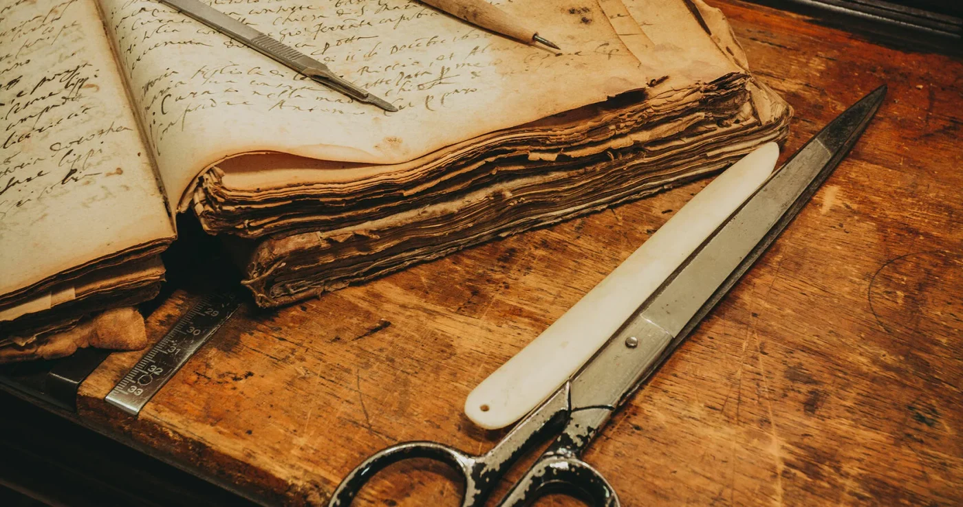 Книга и инструменты для переплёта